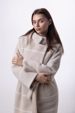 Пальто с капюшоном утепленное