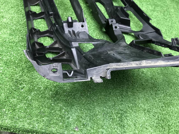 Кронштейн переднего бампера BMW 5er G30 (17-20)