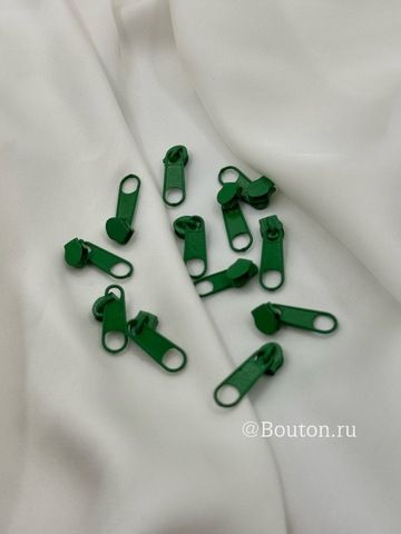 Собачка / бегунок для молнии тёмно-зеленый 6,5 мм