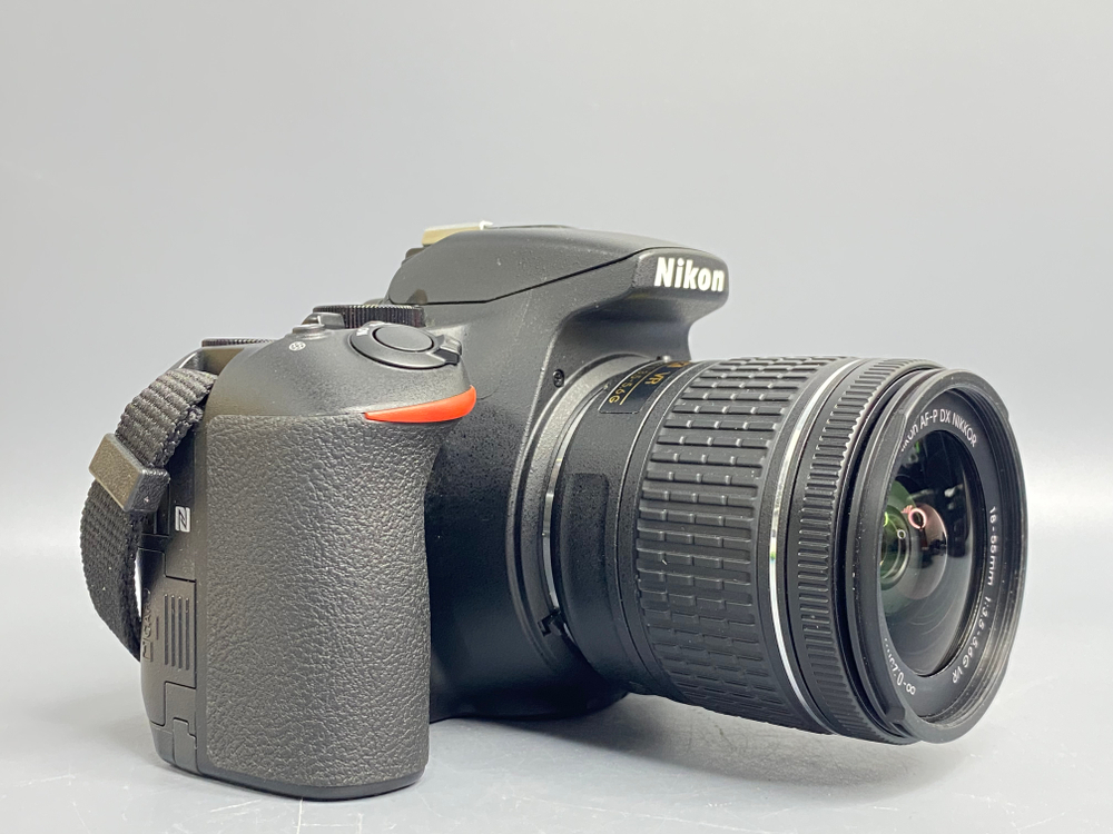 Nikon D5600 kit AF-P 18-55mm VR 4.100 кадров