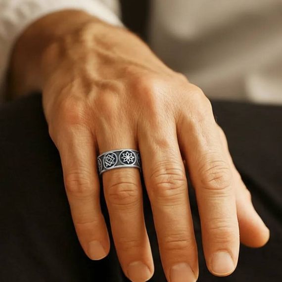 Кольцо Обереги из серебра 925 пробы, живое фото 1