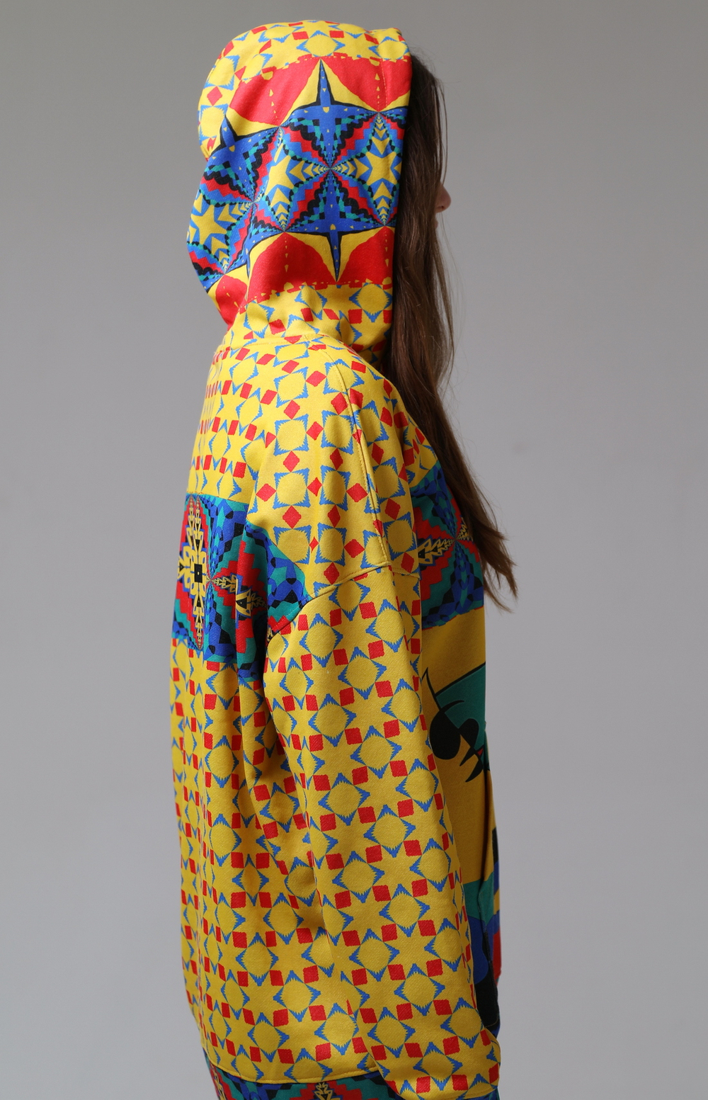 Худи «Миро жёлтый», по мотивам литографии, созданной на камне каталонским художником сюрреалистом Жоаном Миро