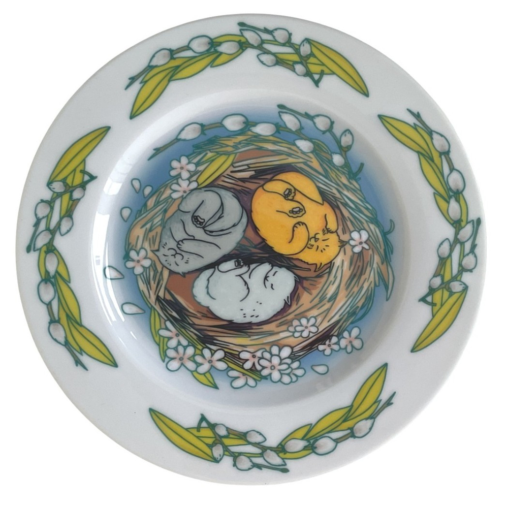Тарелка декоративная «Котики в гнезде»