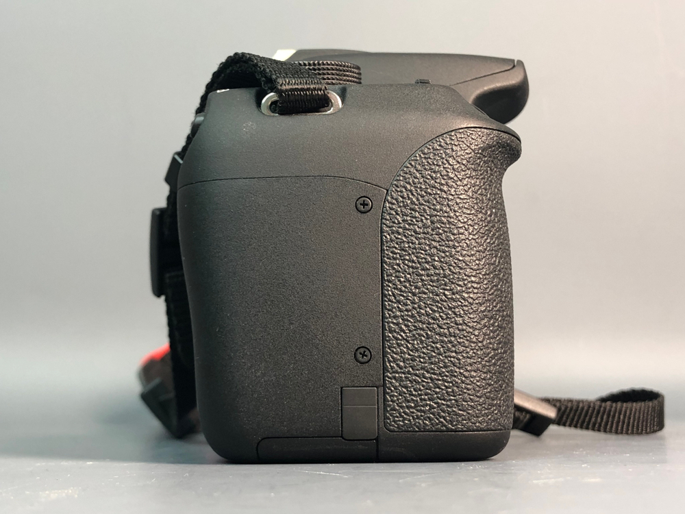 Canon 1200D Kit 18-55mm 3.5-5.6 III 2.000 кадров