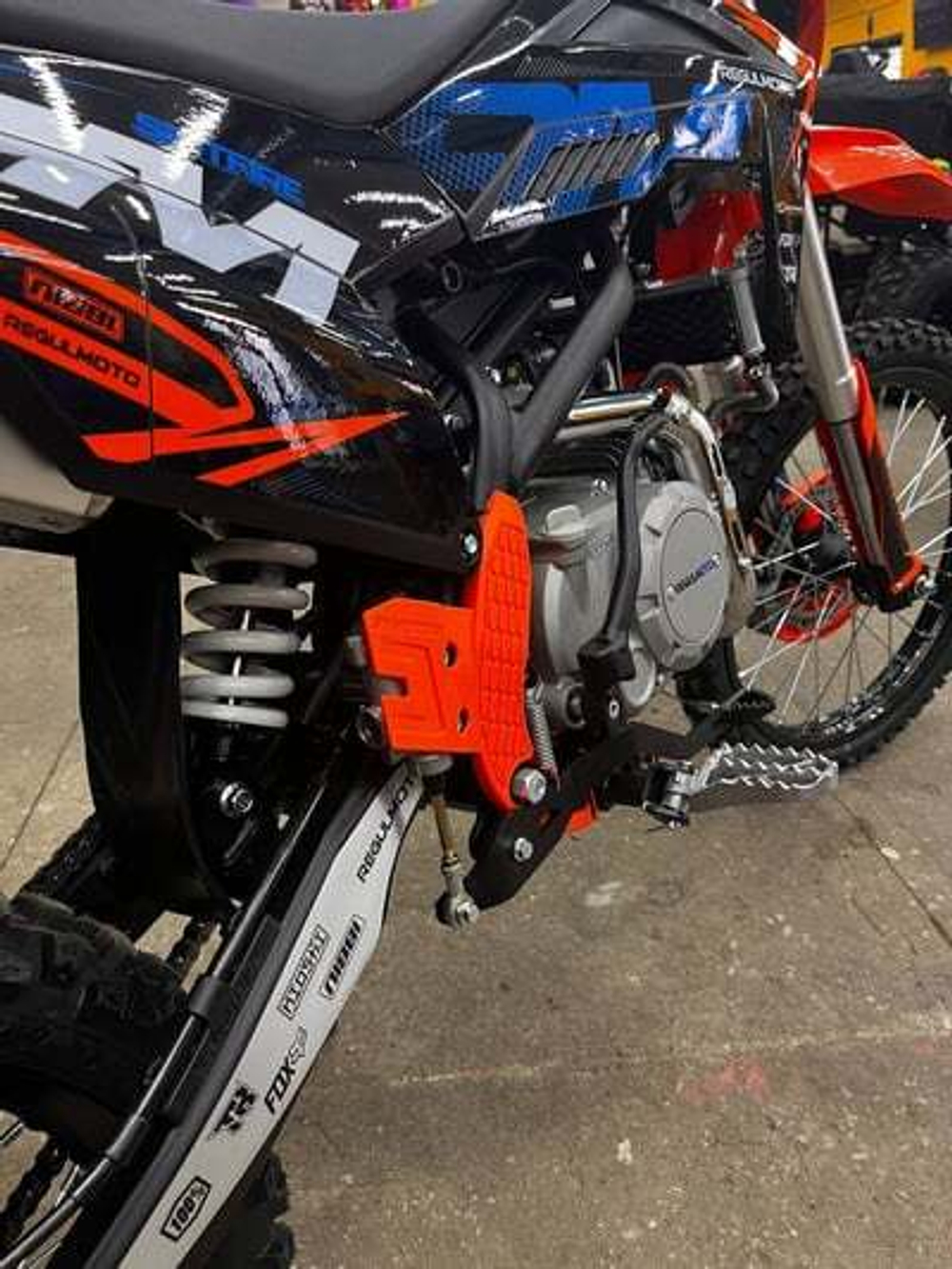 Мотоцикл REGULMOTO Spitfire 19/16 PRO