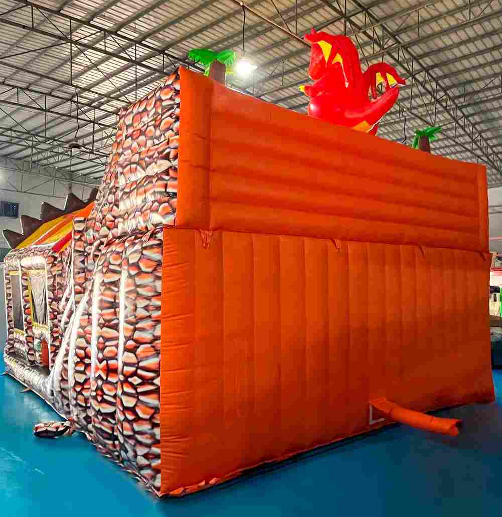 Коммерческий надувной батут «Драконье логово», с крышей, 12*8*7 м