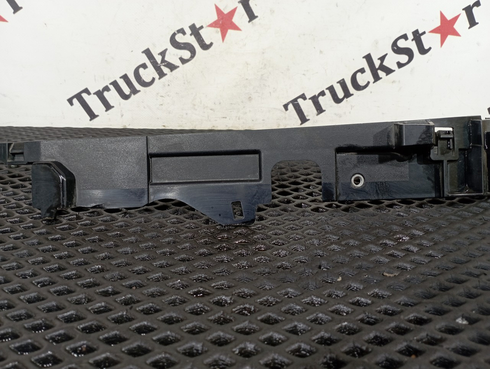 Накладка стеклоочистителя левая