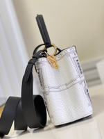 Louis Vuitton Capucines MM