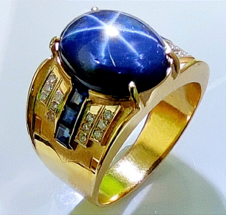 Печатка "Эстерелла" из золота 750 пробы с сапфиром