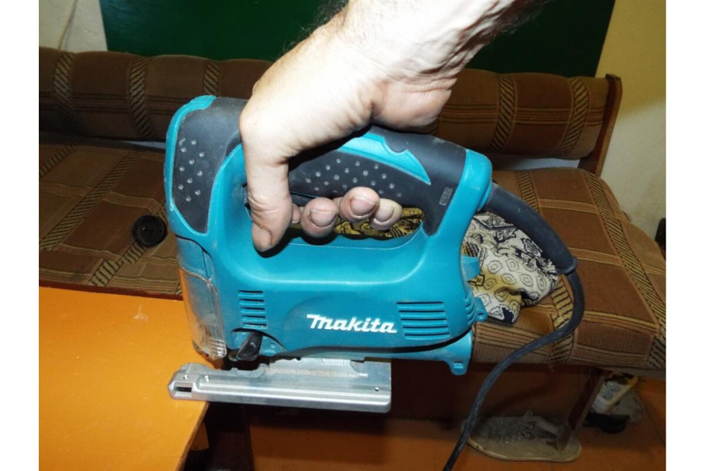 Лобзик,в\рук,450Вт,500-3100об\м,ход-18мм,рез-65мм,1.9кг,маятн,чем,набор A-86898 Makita 4329KX1