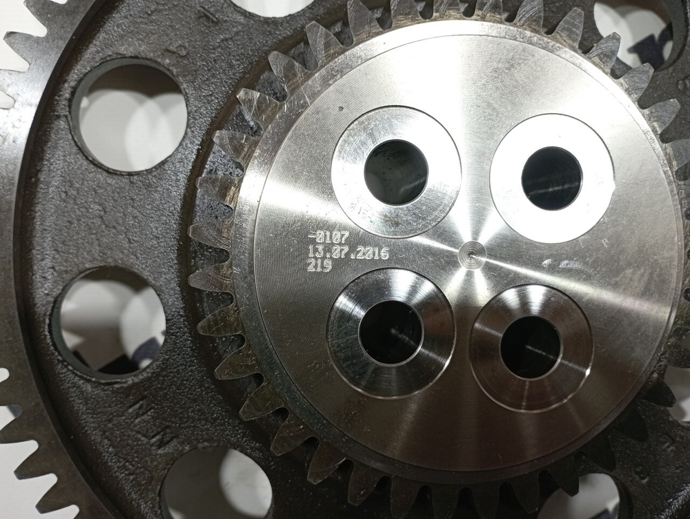 Промежуточная шестерня ГРМ в сборе