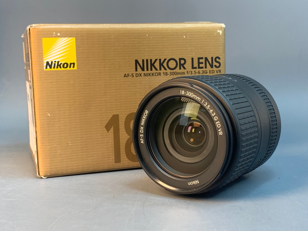 Nikon 18-300mm 3.5-5.6G ED AF-S VR DX