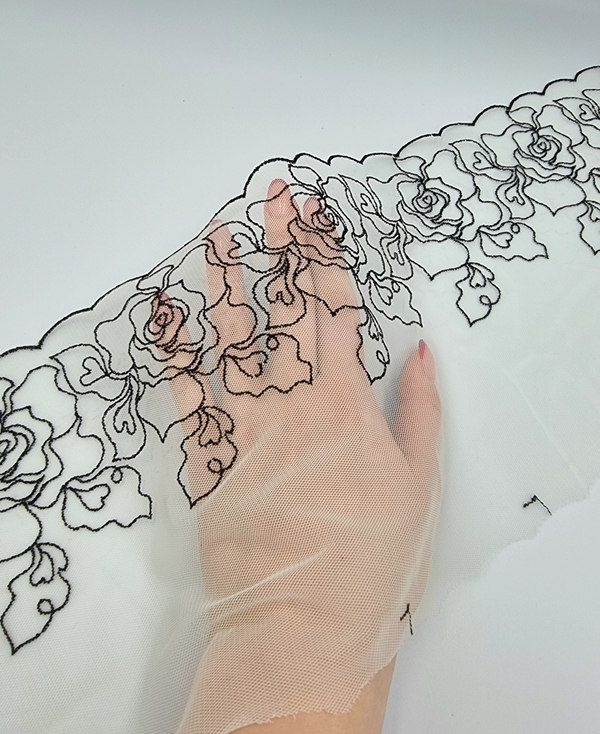 Вышивка на сетке светло-салатовый/чёрный К659 правая