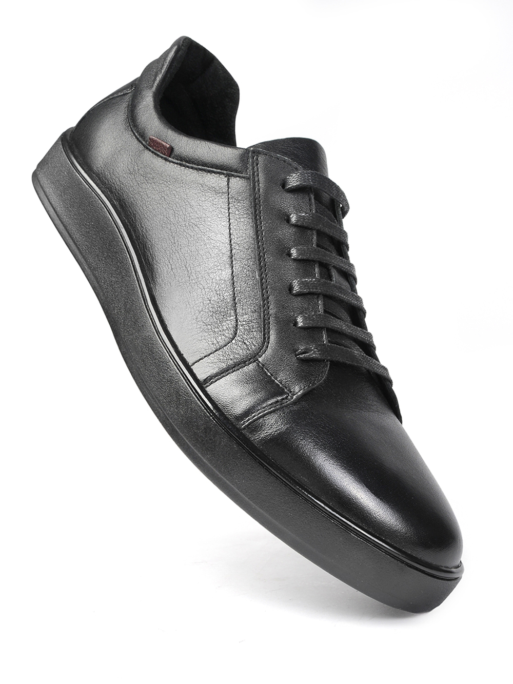 Кеды из натуральной кожи черного цвета V534