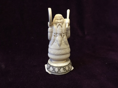 Белый шаман, статуэтка из кости