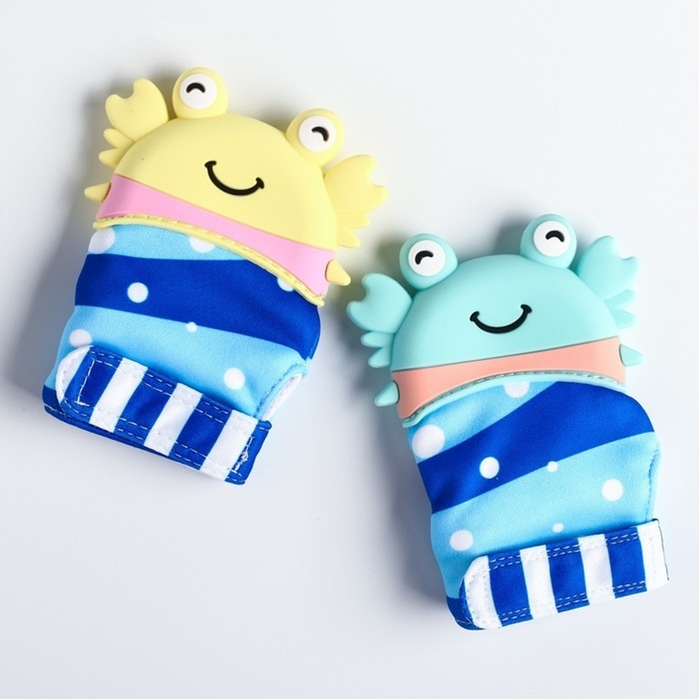 4513791 Прорезыватель рукавичка «Крабик», на липучке, цвет МИКС