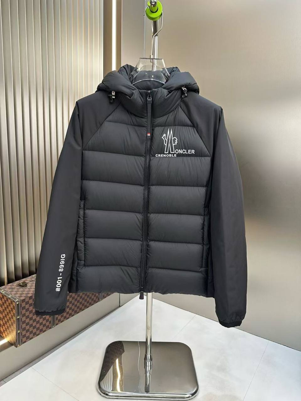 Пуховик Moncler