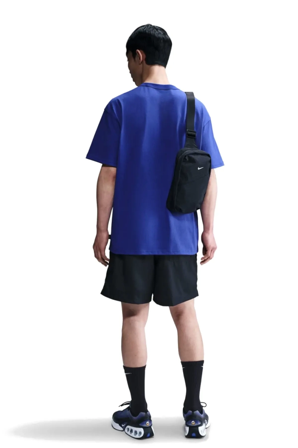 Футболка Nike Sportswear Premium Essentials - синий