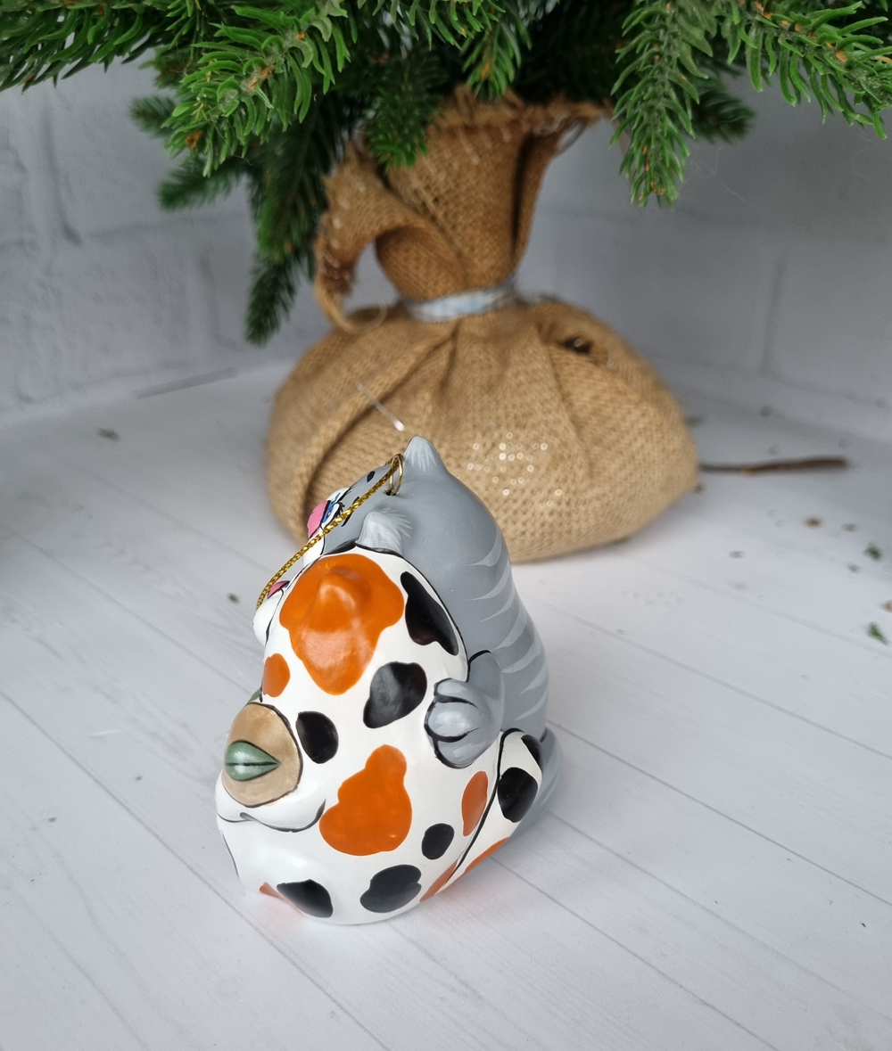 Котики рыбаки ёлочная игрушка из фарфора