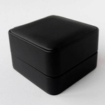 Ювелирный футляр серии «ГРАФ» с обтяжкой из искусственной кожи.