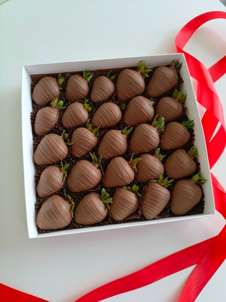 Клубника в шоколаде " Молочная классика" M