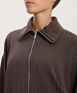 Oysho Куртка boxy в полоску со складкой на спине из мягкой ткани с модалом, коричневый