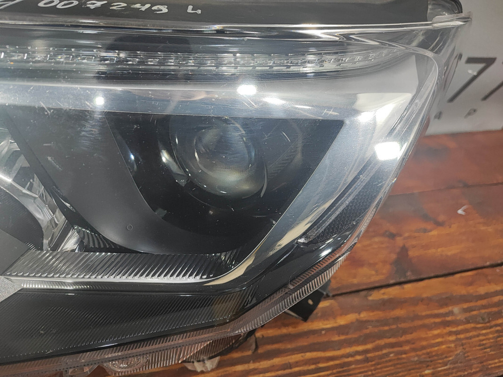 Фара левая Toyota RAV4 IV (XA40) 15-19 Б/У Оригинал 8117042650
