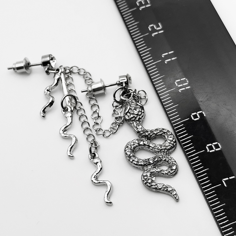 Серьги гвоздики соединённые цепочкой "Змеи" для пирсинга уха.