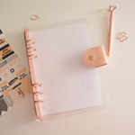 Обложка силиконовая (ПВХ) прозрачная с хлястиком из кожзама и розовым кольцевым механизмом, формат А5