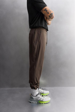 ZARA БРЮКИ ИЗ ВЫСОКОТЕХНОЛОГИЧНОЙ ТКАНИ, КОРИЧНЕВЫЙ