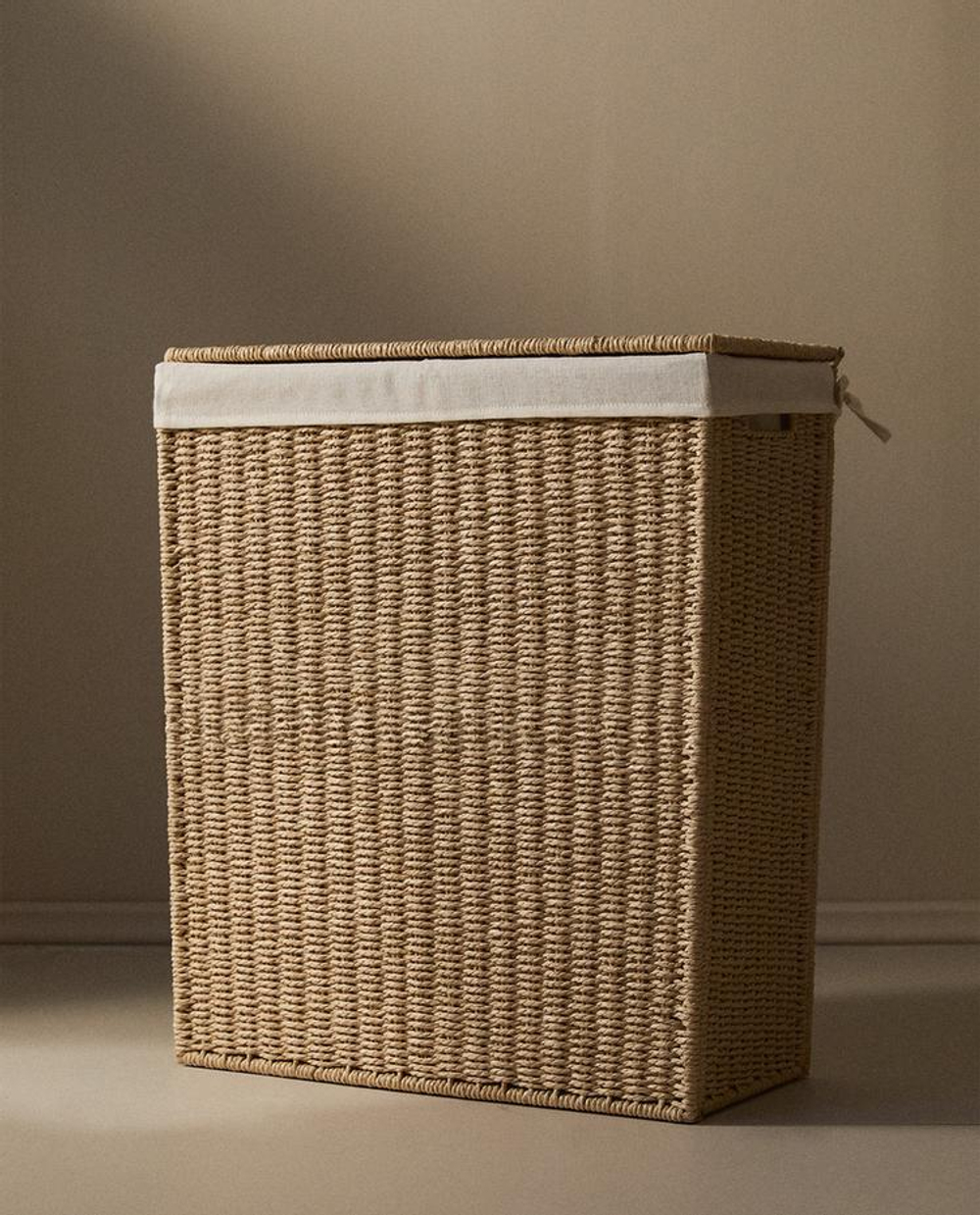 ZARA HOME КОРЗИНА ДЛЯ БЕЛЬЯ С КРЫШКОЙ И РУЧКАМИ, СВЕТЛО-БЕЖЕВЫЙ