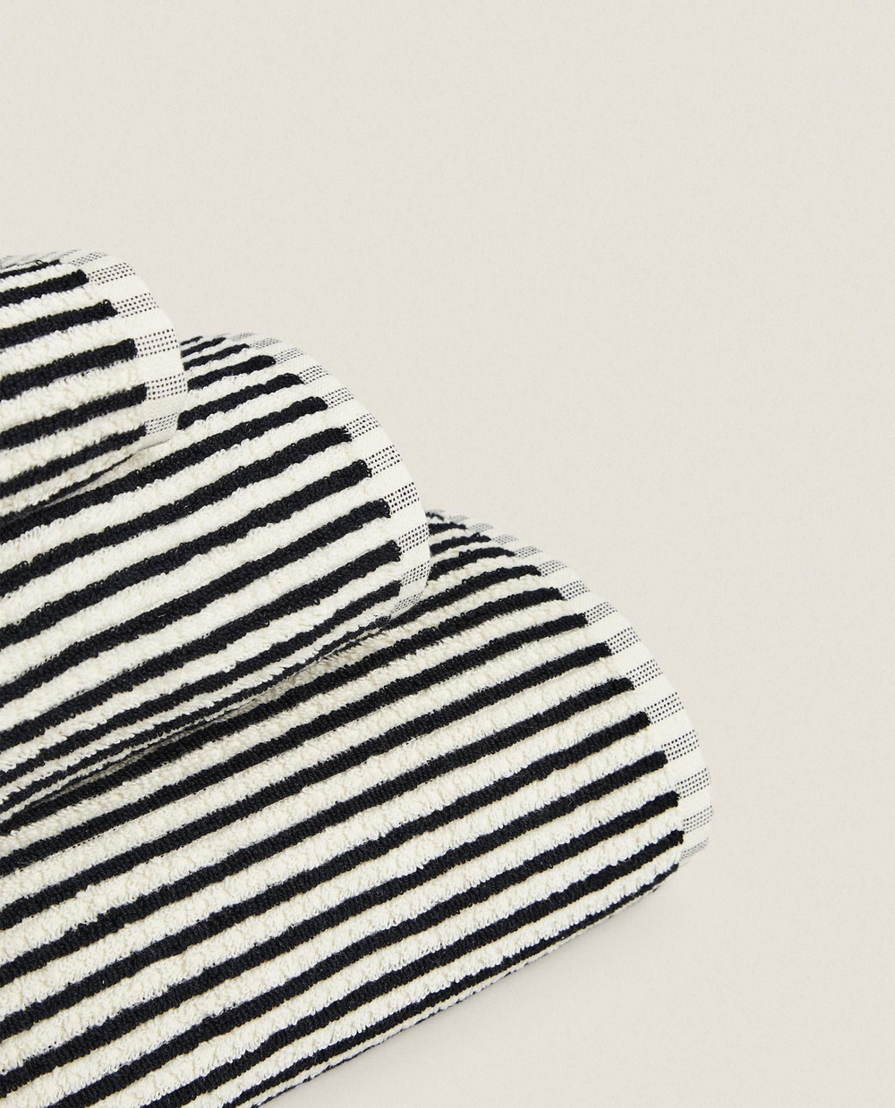 Zara Home - Хлопковое банное полотенце с окрашенной нитью, черный, 90х150 см