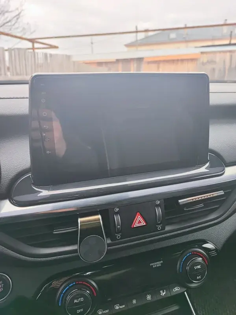 Магнитола для KIA Cerato 4 2018+ - FarCar BM1142M монитор 9.5" QLED на Android 14, TS10, 4+32Гб, CarPlay, 4G SIM-слот