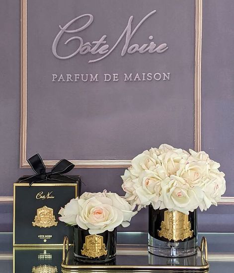 Большой букет нежно-розовых роз в черной вазе, Cote Noire