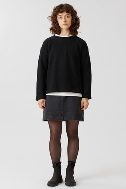 Топ с разрезами из черной шерсти