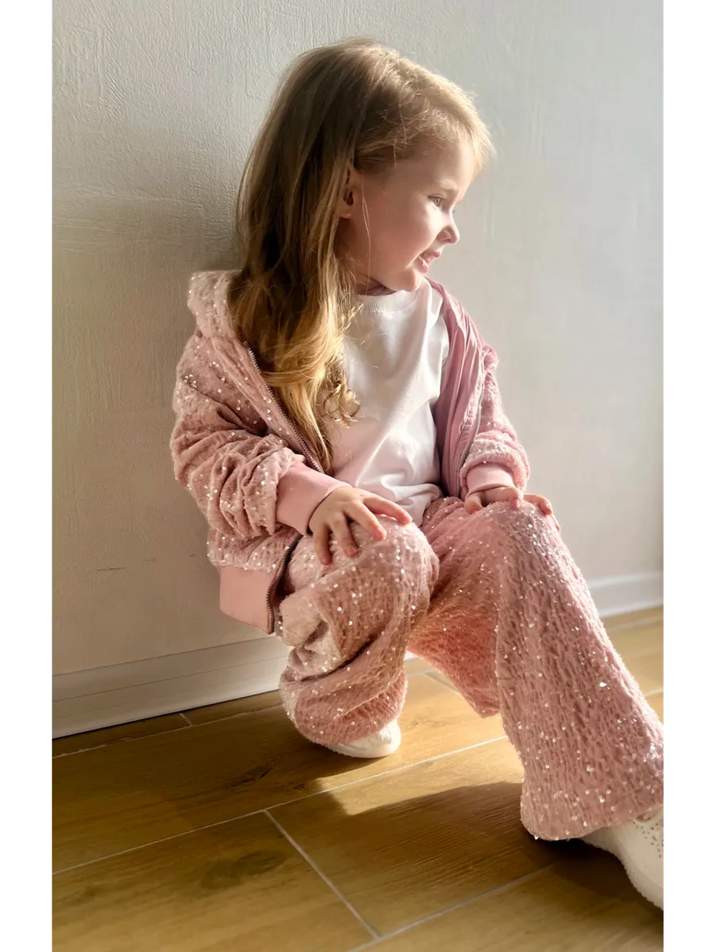 Костюм спортивный велюровый с пайетками