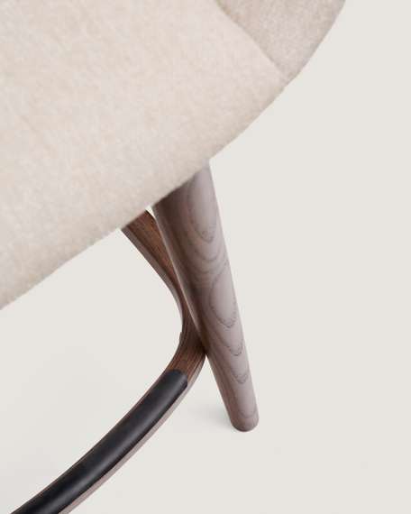 Полубарный стул Konna 65 см бежевый с ножками из темного ясеня