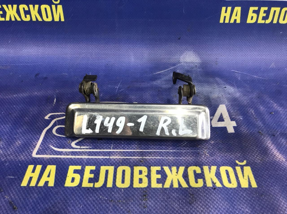 Ручка двери задней левой внешняя MITSUBISHI PAJERO 1990