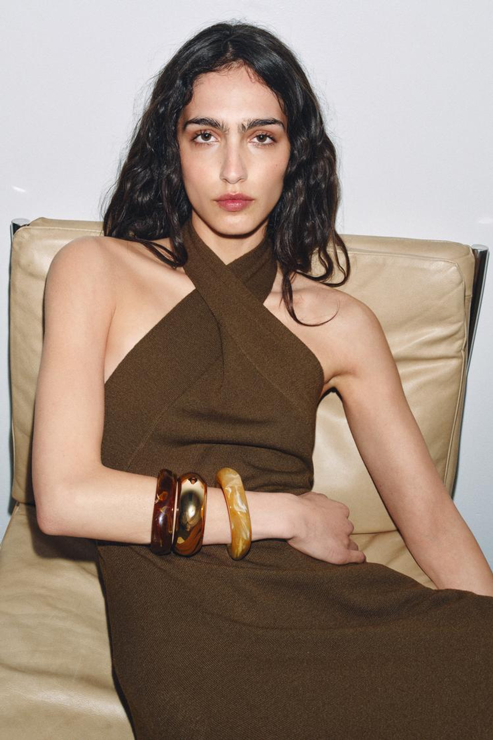 ZARA НАБОР ИЗ ТРЕХ ЖЕСТКИХ БРАСЛЕТОВ, КОРИЧНЕВЫЙ