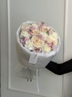 Букет сборный из одноголовых роз, диантусов и маттиолы