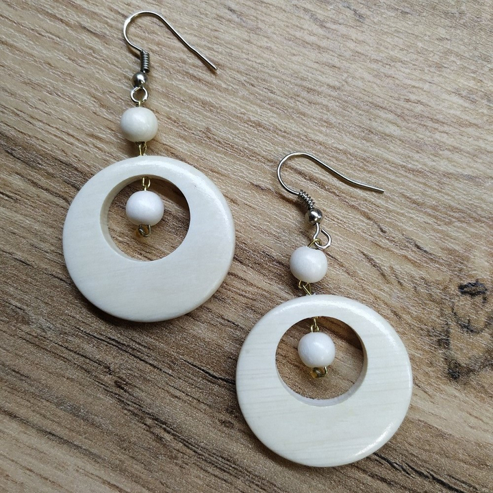 Серьги Ангелина малая, дерево, цвет молочный, 30x35 мм