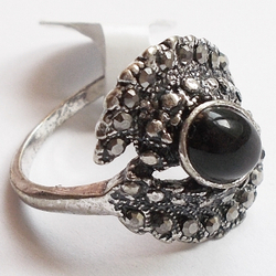 Кольцо женское под черненое серебро. Размер 19