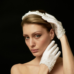 Перчатки кокроткие с жемчужной россыпью