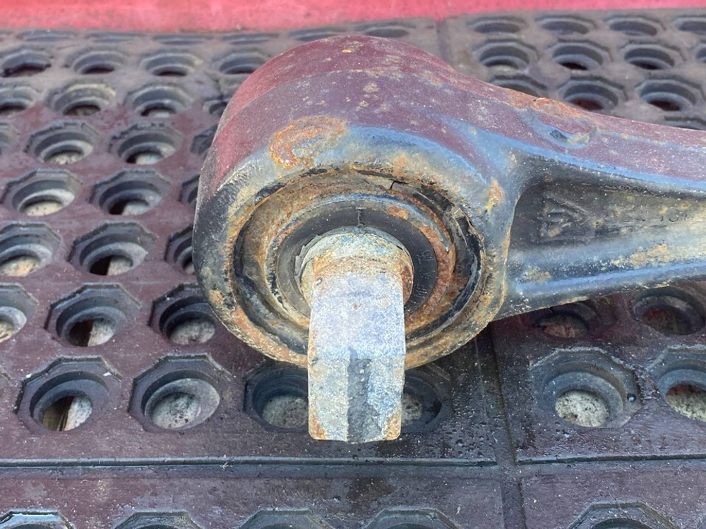 Тяга реактивная задняя