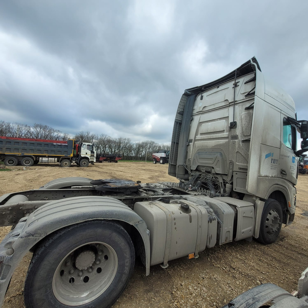 Shacman (Shaanxi) SX* 4x2 Седельный тягач SX4188YY381 (Дизельный, 12,5 л, 473 л.с., АТ)