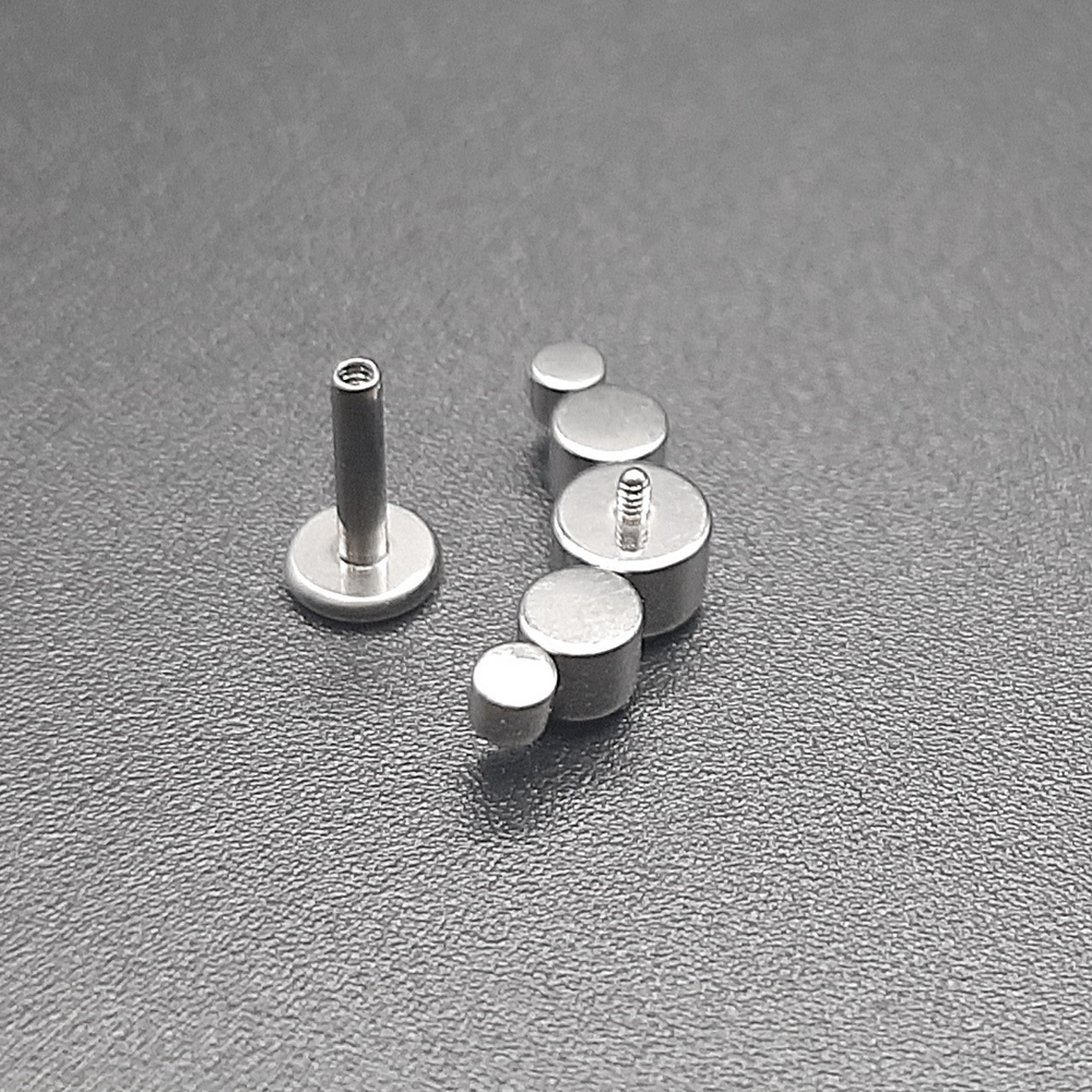 Микроштанга 6 мм с прозрачными фианитами для пирсинга ушей. Титан G23