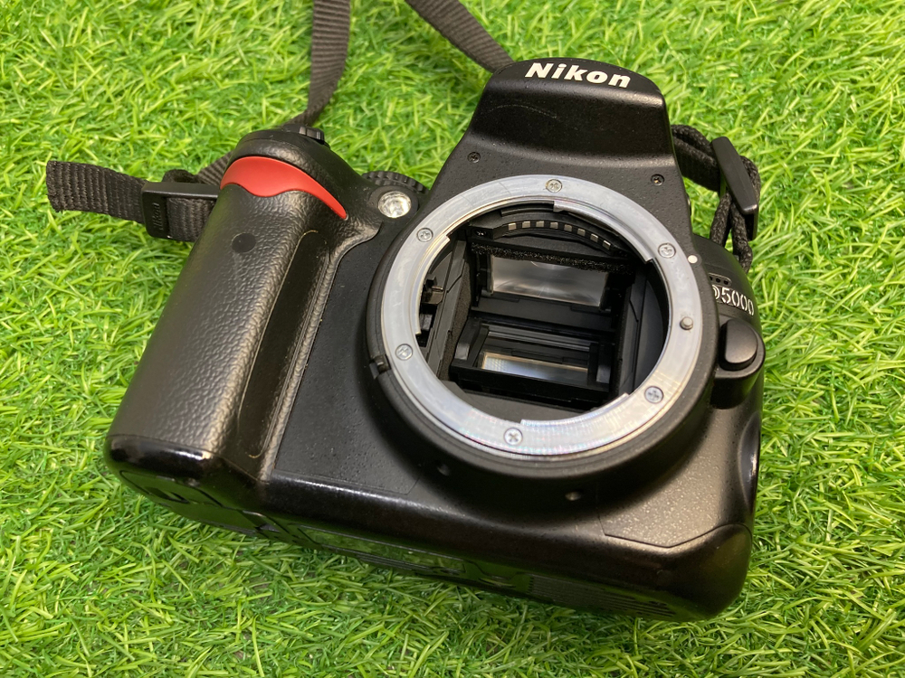 Nikon D5000 + 18-55mm 39500 кадров