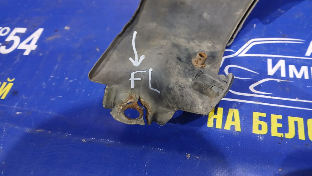 Крыло переднее левое TOYOTA SEQUOIA 2000