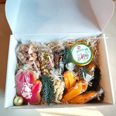 Новогодний подарок голубой с орехами