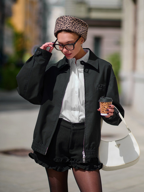 Черный хлопковый бомбер с лого на груди